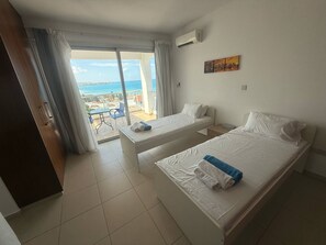 3 bedrooms, in-room safe, iron/ironing board, travel cot
