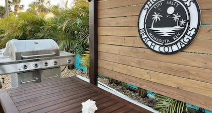 Oystercatcher Cozy Cottage on the Key, Bikes, Kayaks and More!