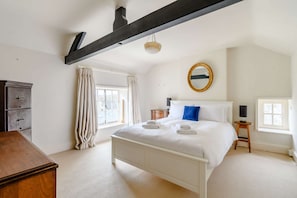 6 habitaciones, tabla de planchar con plancha, wifi y ropa de cama