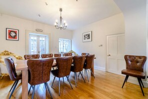 Dining - Large friendly holiday cottage near to Kingham, Daylesford and Stow on the Wold - Milton House (Chipping Norton)