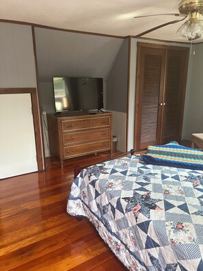 3 bedrooms, WiFi - 5 minutes from original Woodstock site. (Mongaup Valley)