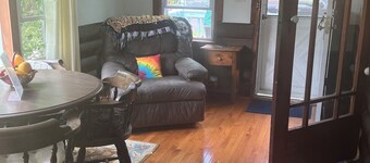 5 minutes from original Woodstock site.