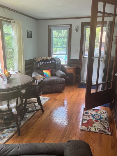 5 minutes from original Woodstock site.