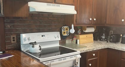 5 minutes from original Woodstock site.