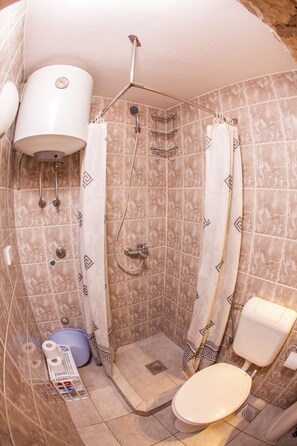 Classic Apartment | Bathroom | Shower, hair dryer, towels, toilet paper - Apartment Azur (Budva)