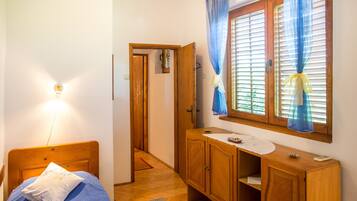 Classic Apartment | 2 bedrooms, individually decorated, individually furnished