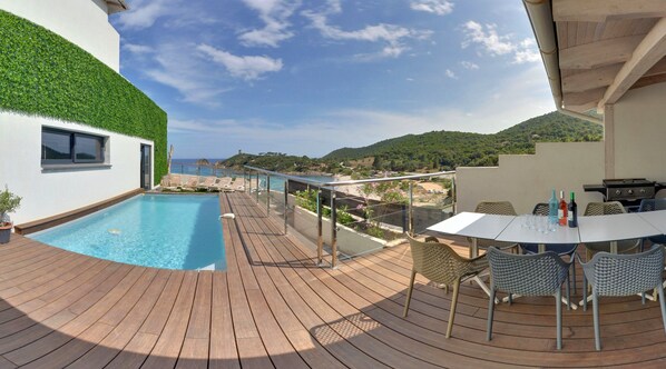 Outdoor pool, a heated pool