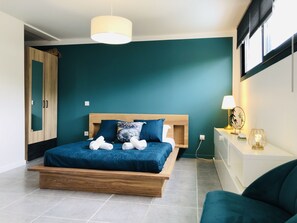 5 bedrooms, travel cot, free WiFi, bed sheets