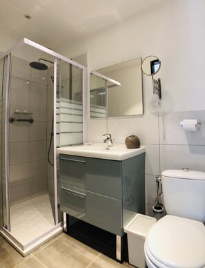 Hair dryer, towels