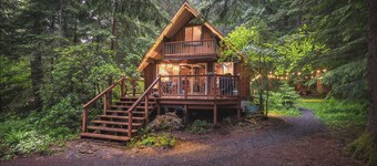 Nisqually Nest Mt Rainier hot tub and sauna 