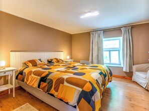 6 Schlafzimmer, BĂŒgeleisen/BĂŒgelbrett, WLAN, BettwĂ€sche