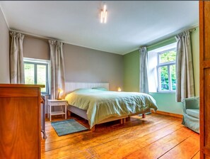 6 chambres, fer et planche à repasser, Wi-Fi, draps fournis