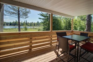 Outdoor dining - Privat Hot Tub! Sleeps 6 *Traverse City *Sleeping Bear Dunes (Interlochen)