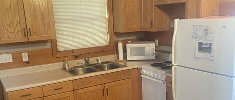 Køkkentøj/tallerkener/redskaber