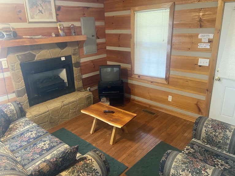 Beautiful Cabin Nestled In The Smokies - Tennessee