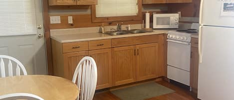 Cookware/dishes/utensils
