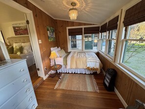 8 bedrooms, desk, iron/ironing board, travel cot