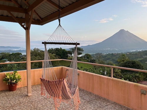 Hummingbird House - Amazing Arenal Volcano and Lake Views