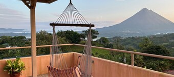 Hummingbird House - Amazing Arenal Volcano and Lake Views