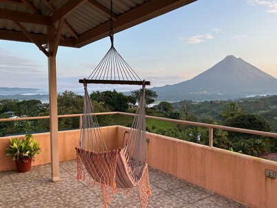 Hummingbird House - Amazing Arenal Volcano and Lake Views