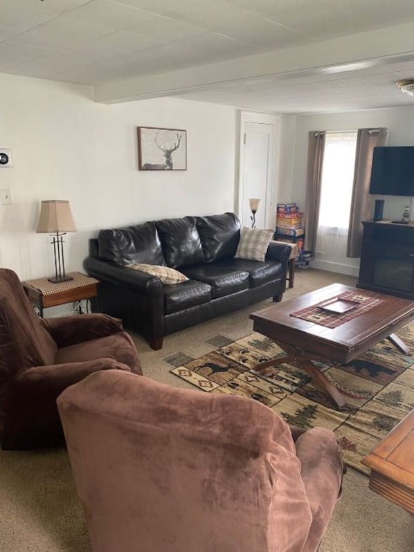 Smart TV, books - Cozy stay within walking distance to everything! (Old Forge)