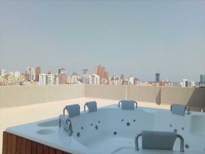 Outdoor spa tub - Sparkling New, Cozy, Centrally Located (Barranquilla)