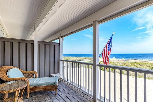 Master bedroom balcony - Ocean front
