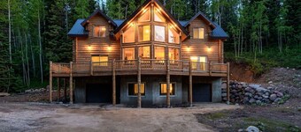 Luxe Mountain Cabin Escape & Outdoor Adventure | 27 mi to Park City Sundance