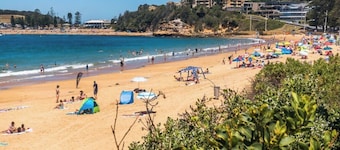 1 Hour from Sydney 500 meters to Terrigal beach, restaurants and night life.