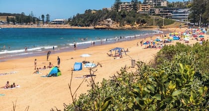 1 Hour from Sydney 500 meters to Terrigal beach, restaurants and night life.