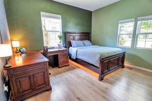 3 bedrooms, desk, iron/ironing board, travel cot