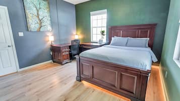 3 bedrooms, desk, iron/ironing board, travel crib