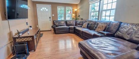 TV connectée, livres, médiathèque, chaîne hi-fi