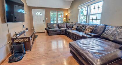 🏡 Modern SmartHome Retreat Near Downtown Springfield & MSU