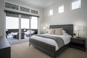 5 bedrooms, iron/ironing board, free WiFi, bed sheets - Yampa Valley Viewhouse | Private Gondola | Pool & Multiple Hot Tubs | Close to Slopes (Steamboat Springs)