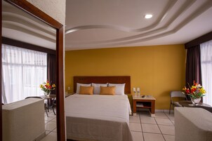 商务客房 | 笔记本电脑工作区、遮光窗帘、熨斗/熨板、免费 WiFi