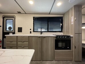 Fridge, microwave, stovetop, coffee/tea maker - BRAND NEW 2025 RV on a Private Canal Lot and close to Beach (Crystal Beach)