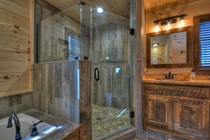 Bathroom - Whisky Creek Retreat - Blue Ridge, GA (Blue Ridge)