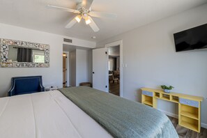 3 bedrooms, desk, iron/ironing board, travel crib
