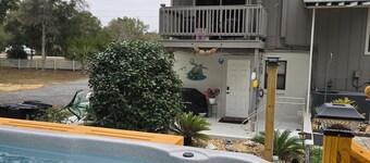 A Hidden Treasure: Spacious Studio with private entrance. Guests hate to leave.