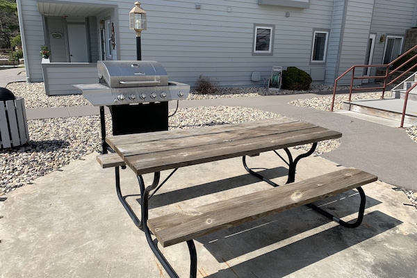 Grilling area 2, to the right of condo door