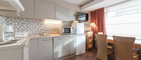 Fridge, microwave, dishwasher, highchair