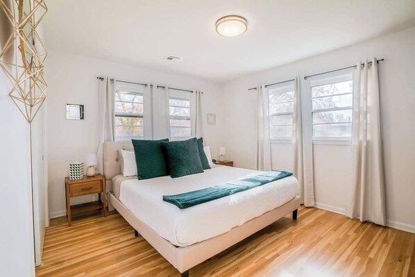 4 bedrooms, iron/ironing board, travel cot, WiFi