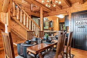 Dining - 🌟Look no Further! Smoky Mountain cabin with great views in award winning resort (Sevierville)