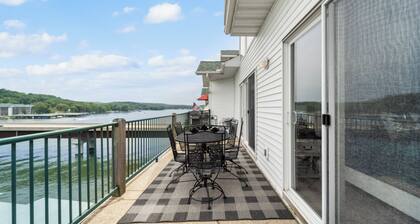 Cedar Heights - Spacious 5 Bdrm Lakeview Condo