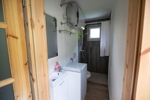 Shower, towels, toilet paper