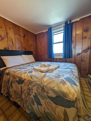 2 bedrooms, WiFi, bed sheets - Oceanfront Getaway at the Dolphin Saturday cottage located at the Oceana Cottages (North Truro)