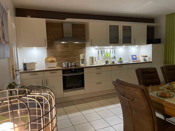 Fridge, oven, dishwasher, coffee/tea maker