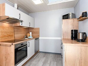 Køleskab, mikrobølgeovn, ovn