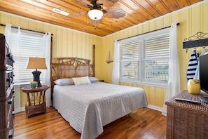 4 bedrooms, iron/ironing board, WiFi, bed sheets - Amazing channel views, close to beach w/mother-in-law suite in North Myrtle Beach (North Myrtle Beach)